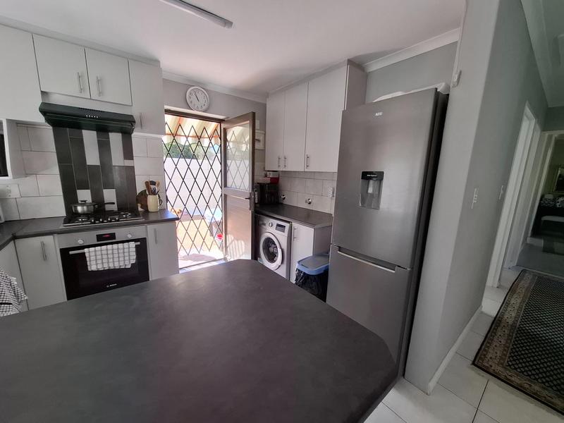 To Let 3 Bedroom Property for Rent in Land and Zeezicht Western Cape